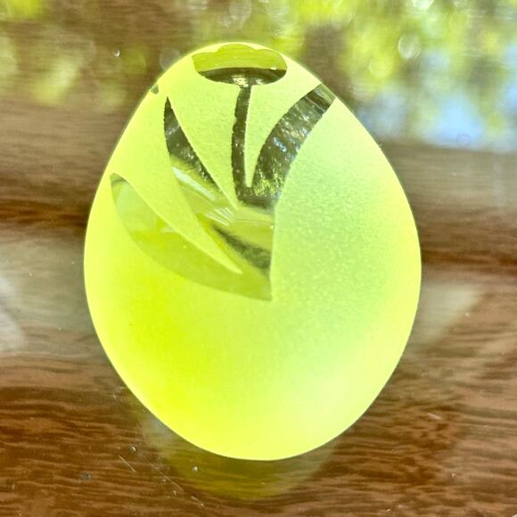 Vintage Pilgrim Glass Sculptured Yellow Egg with Tulip Design - Picture 5 of 15